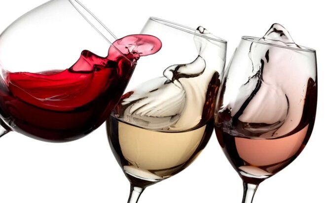 Intérieur chaleureux de la vinothèque CALIVIN à Wihogne
